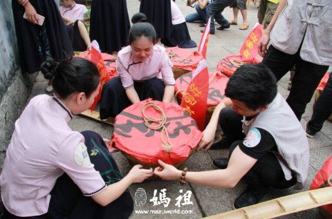 茶帮拜妈祖系列活动之游行前的准备