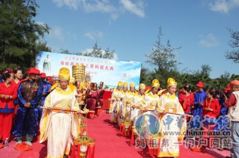 湄洲岛举行海峡两岸海上祭妈祖大典