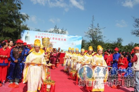 湄洲岛举行海峡两岸海上祭妈祖大典