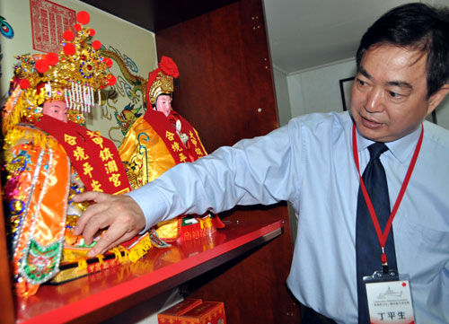 大陆救难船访问高雄两岸妈祖神像随行（图）